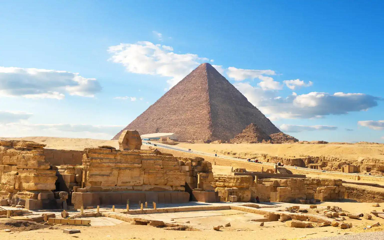 Cairo from Hurghada: is it worth it, and flight or road?