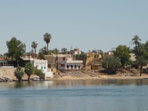 6-Day Luxor to Aswan Dahabiya Cruise with Cairo Night