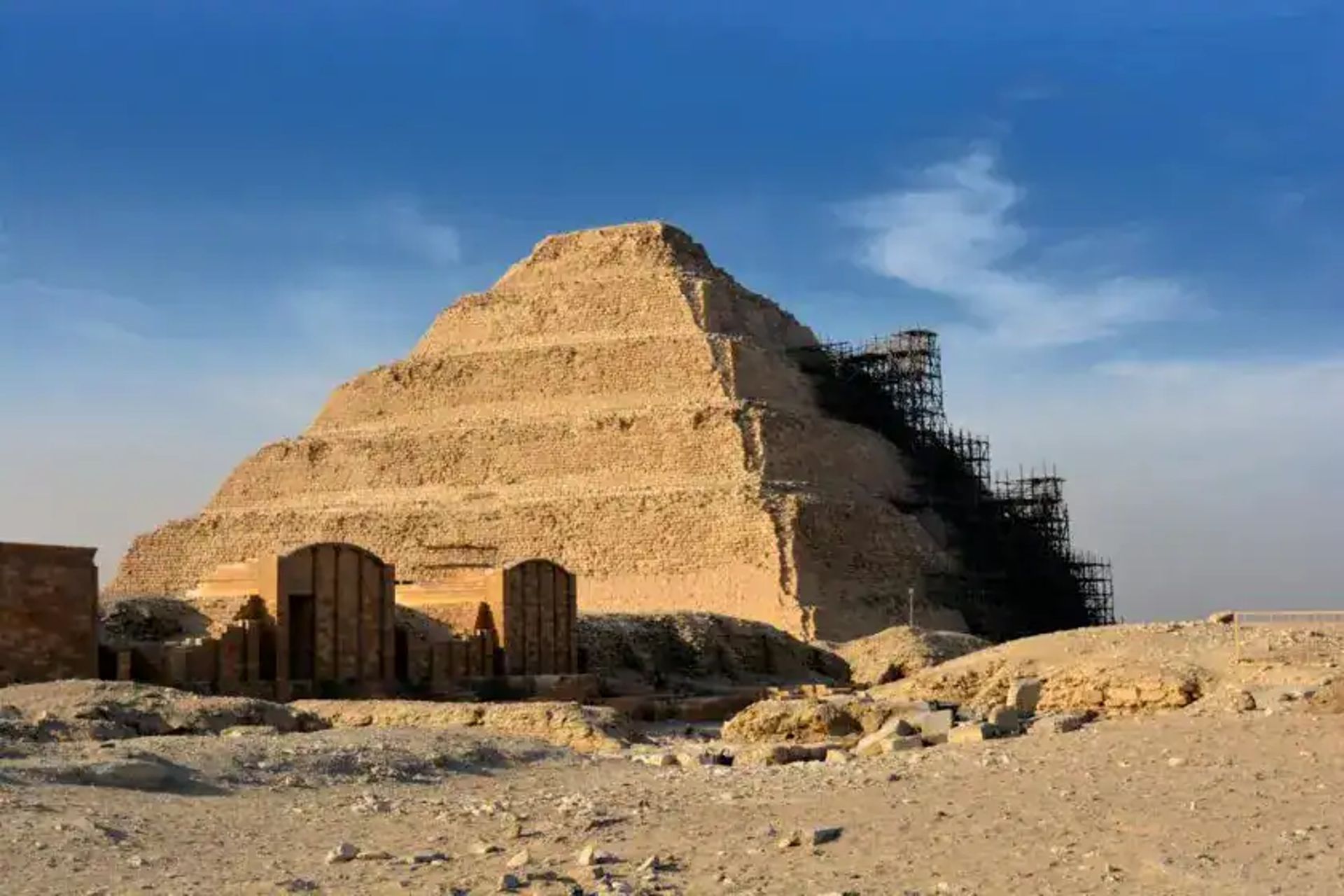 Unforgettable Memphis, Saqqara and Dahshur Standard Excursion from Cairo Airport
