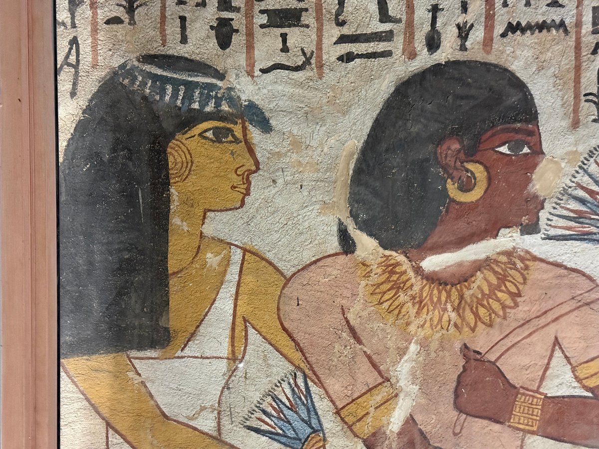Tomb of Sennefer (TT96), Sennefer and his wife. Photo: Chabe01, CC BY-SA 4.0, via Wikimedia Commons