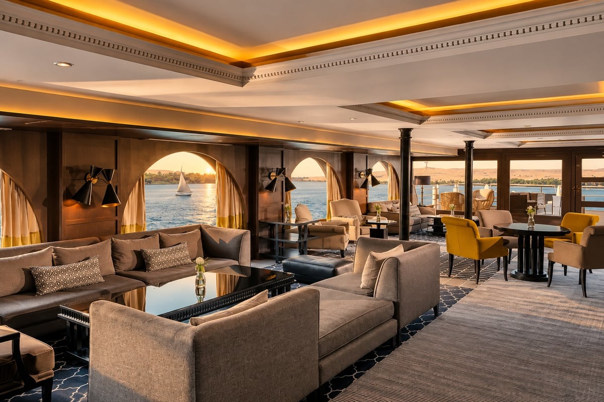 Sanctuary Sun Boat IV, lounge bar