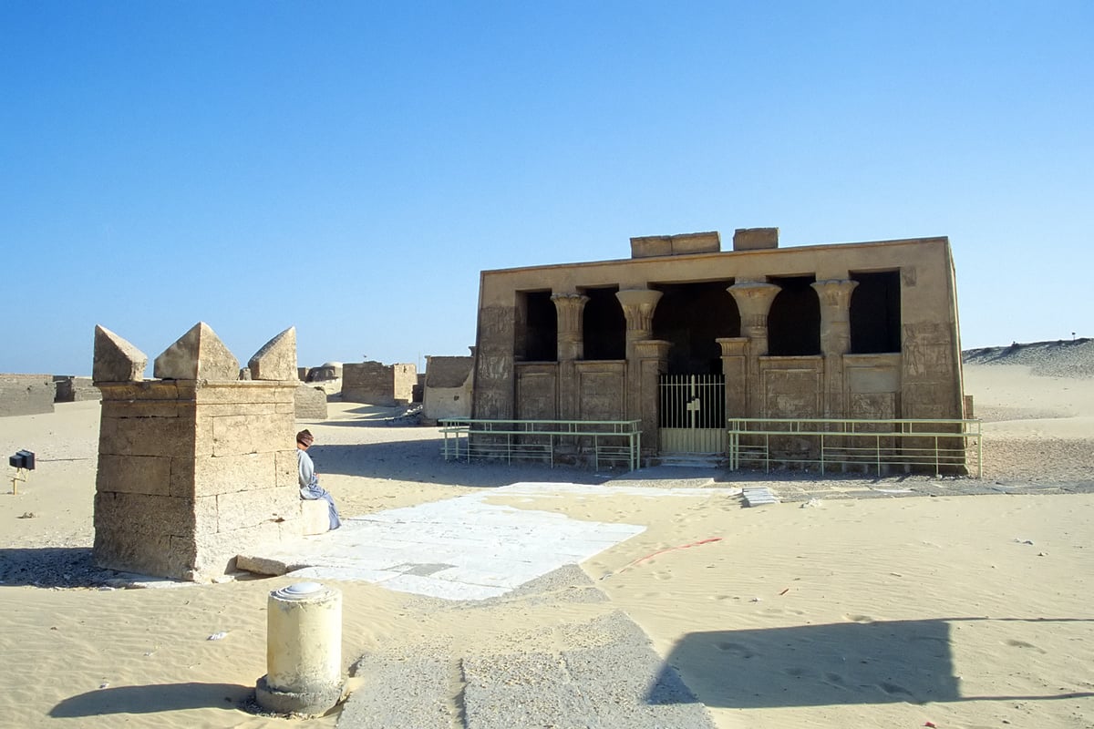 Tuna el-Gebel, tomb of Petosiris and horned altar. Photo: Roland Unger, CC BY-SA 3.0, via Wikimedia Commons
