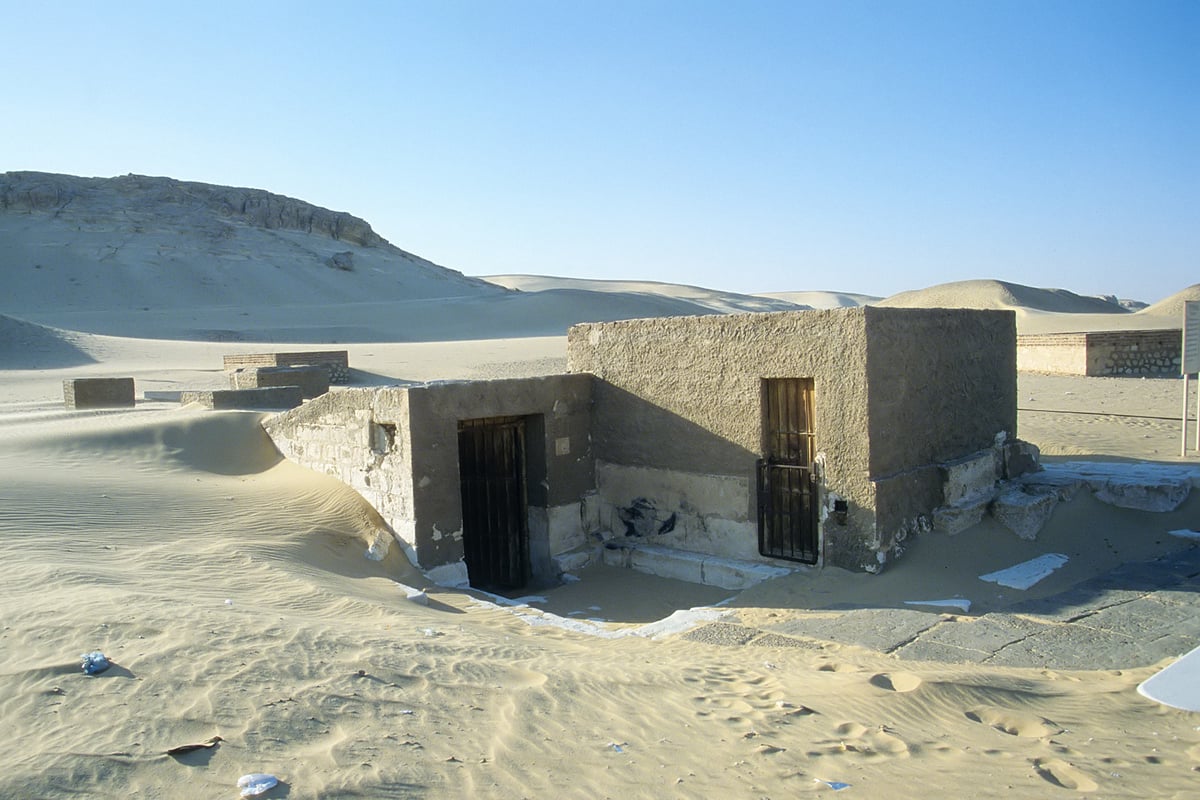 Tuna el-Gebel, animal necropolis in the dunes. Photo: Roland Unger, CC BY-SA 3.0, via Wikimedia Commons