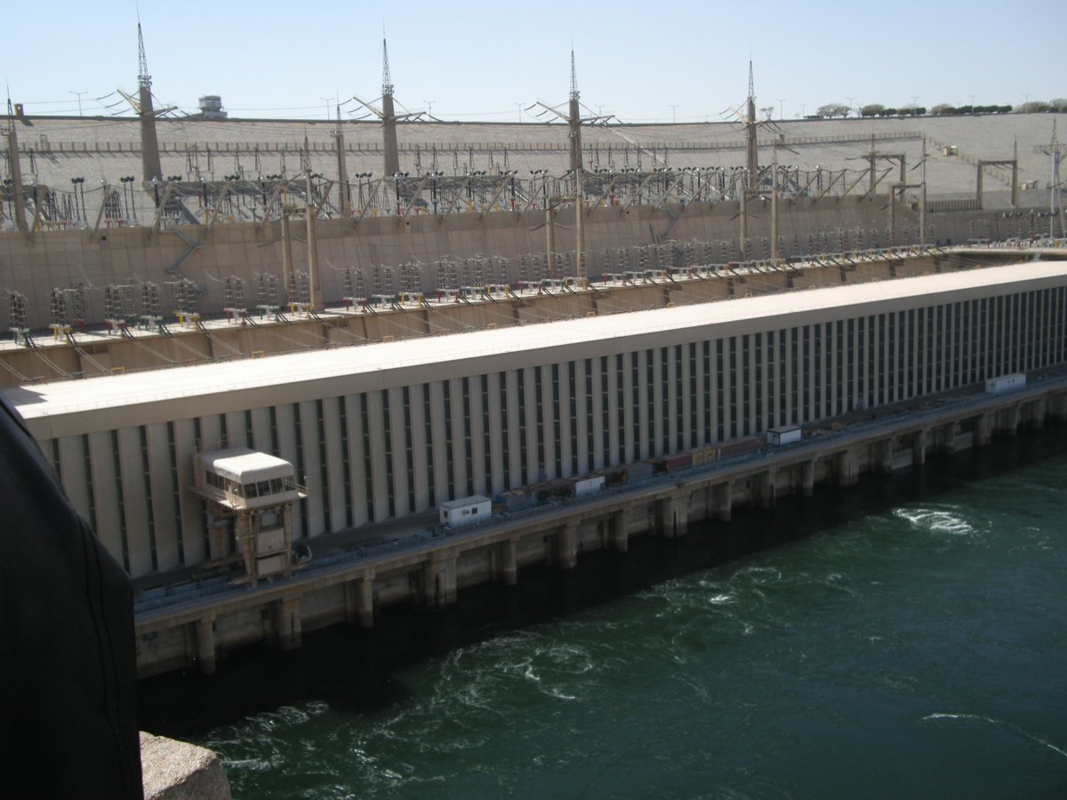 Aswan High Dam, power station face. Photo: شرف الدين, CC BY-SA 3.0, via Wikimedia Commons