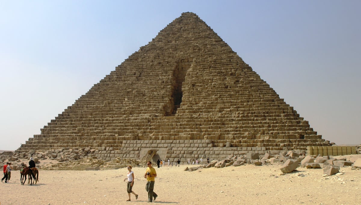 Pyramids of Khafre and Menkaure – Giza Plateau – Attraction – photo 2