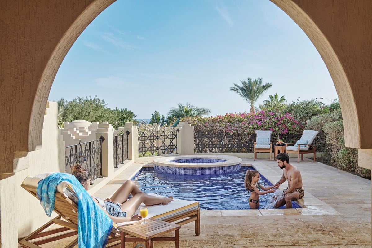 Four Seasons Resort Sharm El Sheikh courtyard with an arched opening and a tiled plunge pool.