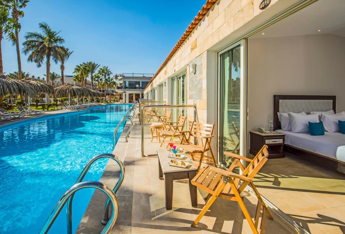 Sunrise Aqua Joy Resort poolside guest room with a terrace and swimming pool.