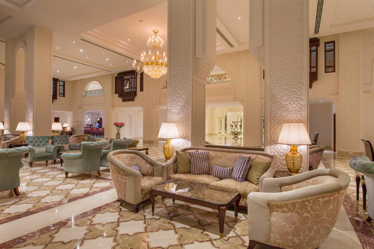 Baron Palace Sahl Hasheesh lobby lounge with upholstered seating and a chandelier.