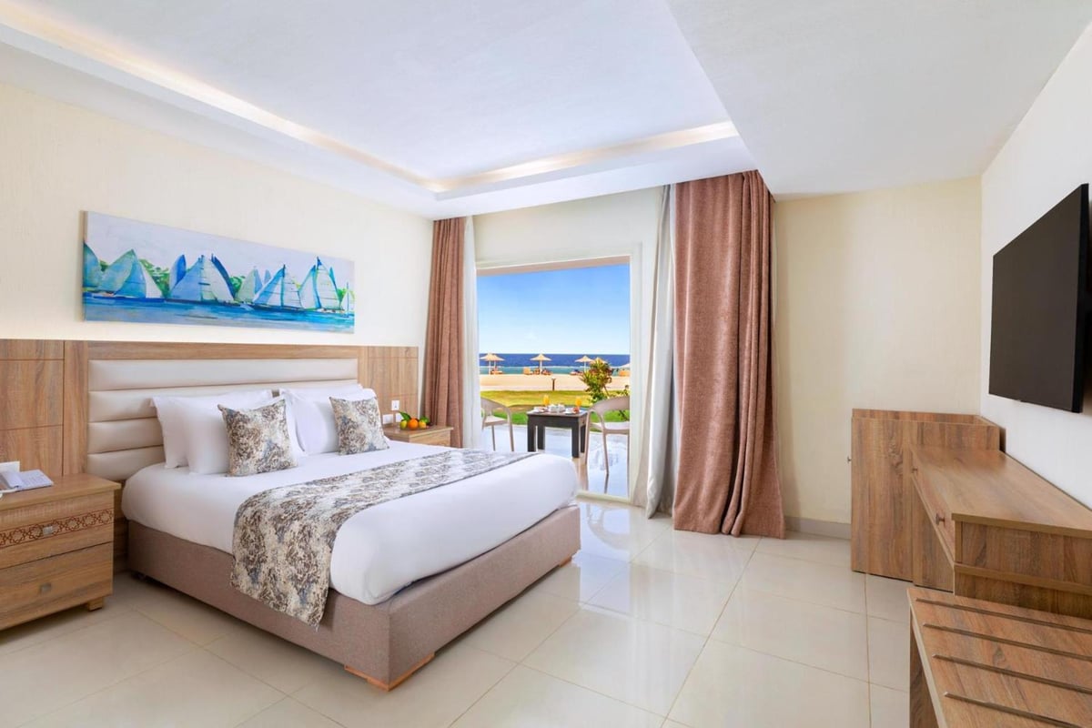 Pickalbatros Sea World Resort Marsa Alam bedroom with a double bed and sea-view balcony.