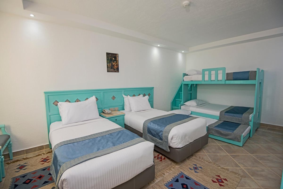 Sunrise Royal Makadi Resort bedroom with a turquoise bunk bed and twin beds.