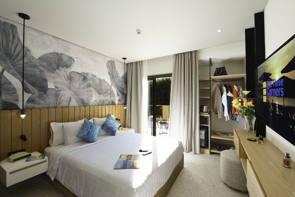 Three Corners Rihana Resort El Gouna guest room with a double bed and a botanical wall mural.
