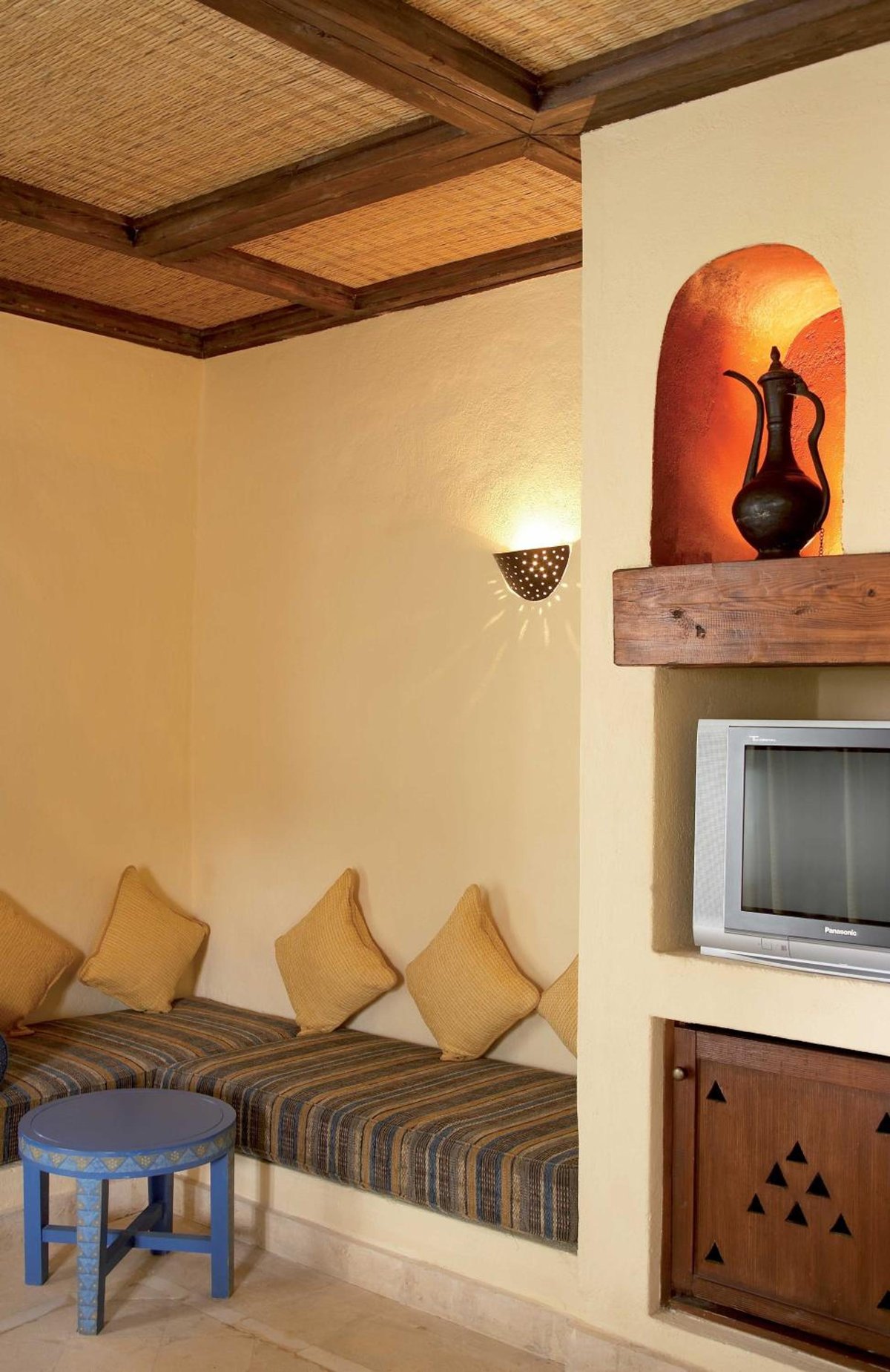 Marina Lodge at Port Ghalib sitting area with built-in seating and a television.