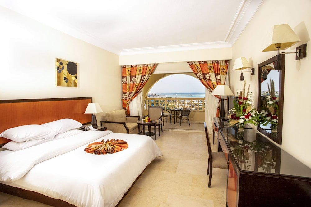 AMC Royal Hotel & Spa – Hotel – photo 8