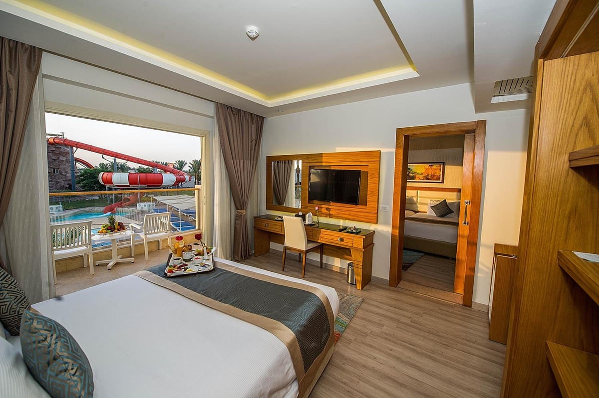 Pickalbatros Aqua Blu Sharm El Sheikh guest bedroom with a bed and balcony.
