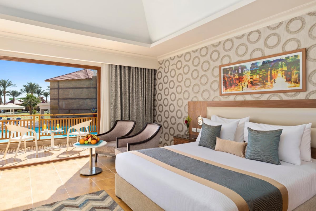 Pickalbatros Aqua Blu Sharm El Sheikh guest room with a bed and a balcony.