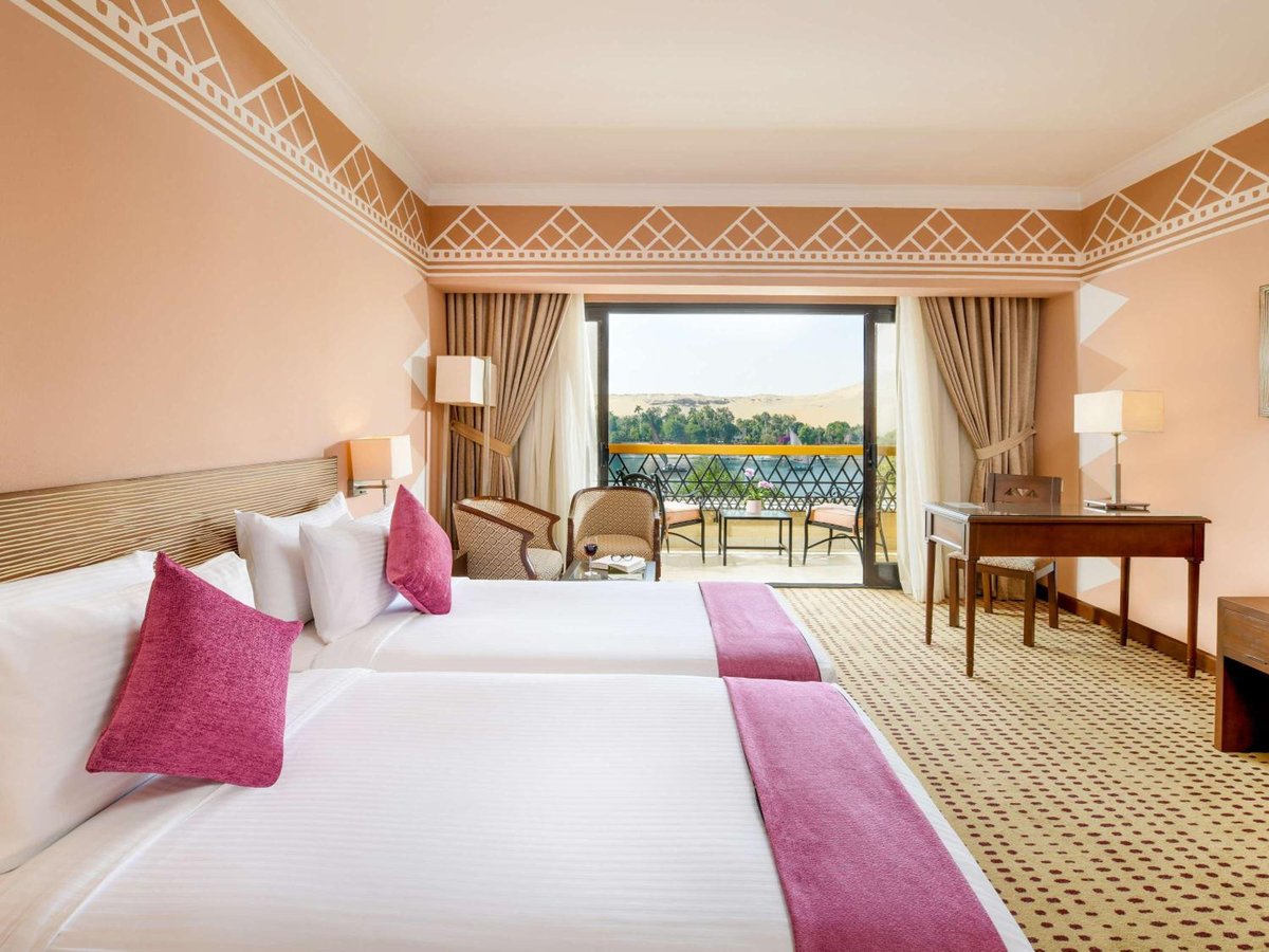 Movenpick Resort Aswan twin room with two beds and a balcony.