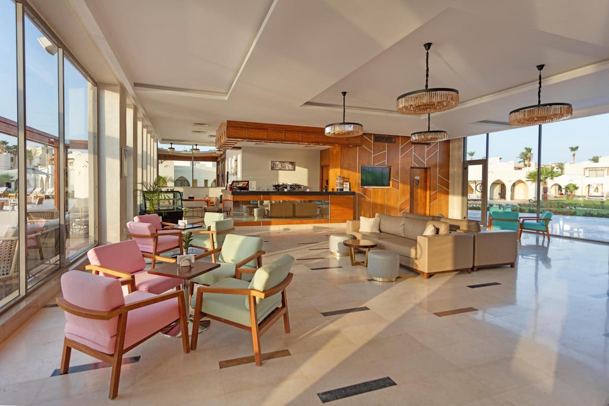 Xanadu Makadi Bay lobby lounge with a reception desk and seating area.