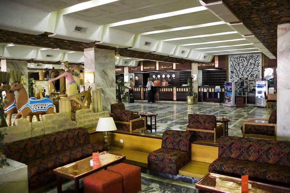 Aracan Eatabe Luxor Hotel lobby with seating areas and reception desk.