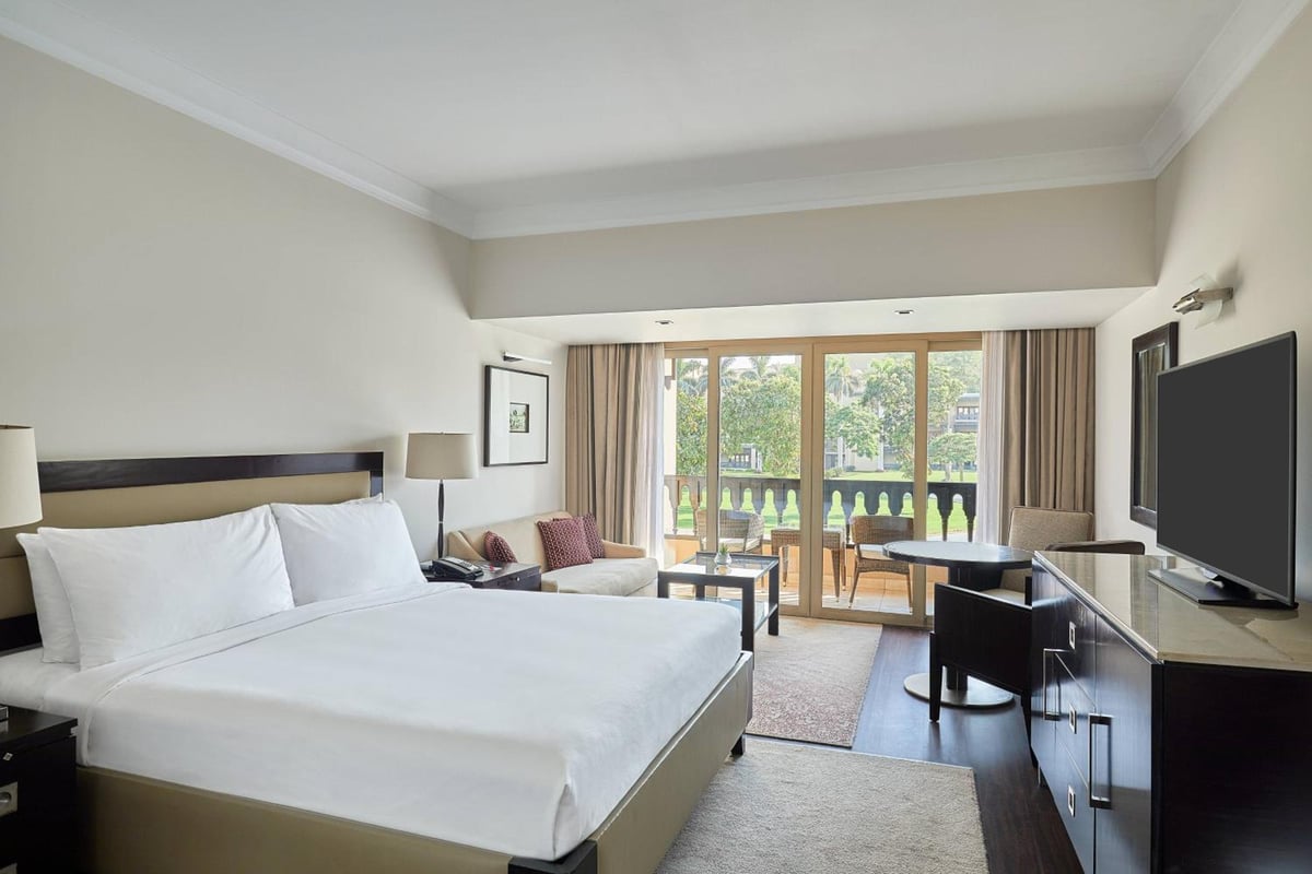 Marriott Mena House Cairo, Deluxe Partial Pyramid View Room with with One King Bed
