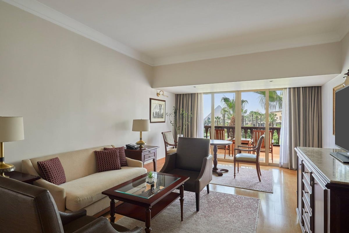 Marriott Mena House Cairo, One Bedroom King Suite with Pyramids View