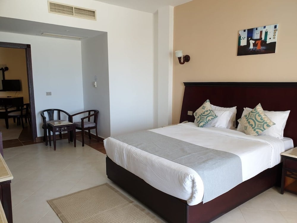 Blue Reef Marsa Alam guest room with a double bed and an adjoining seating area.
