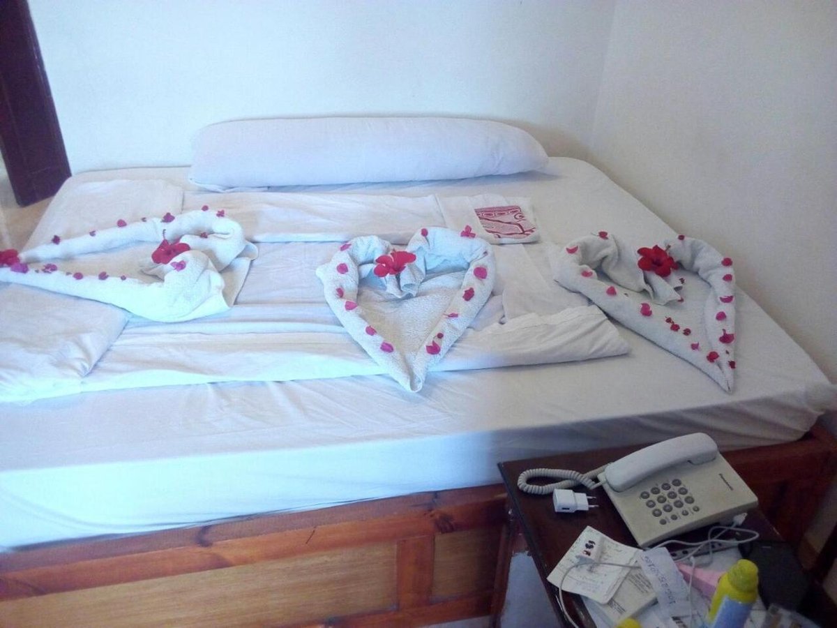 El Mesala Hotel Luxor bedroom with a double bed and heart-shaped towel arrangements.