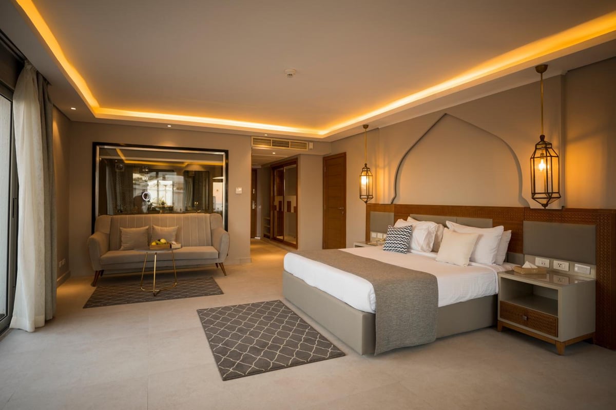Sunrise Diamond Beach Resort Grand Select bedroom with a large bed and sitting area.