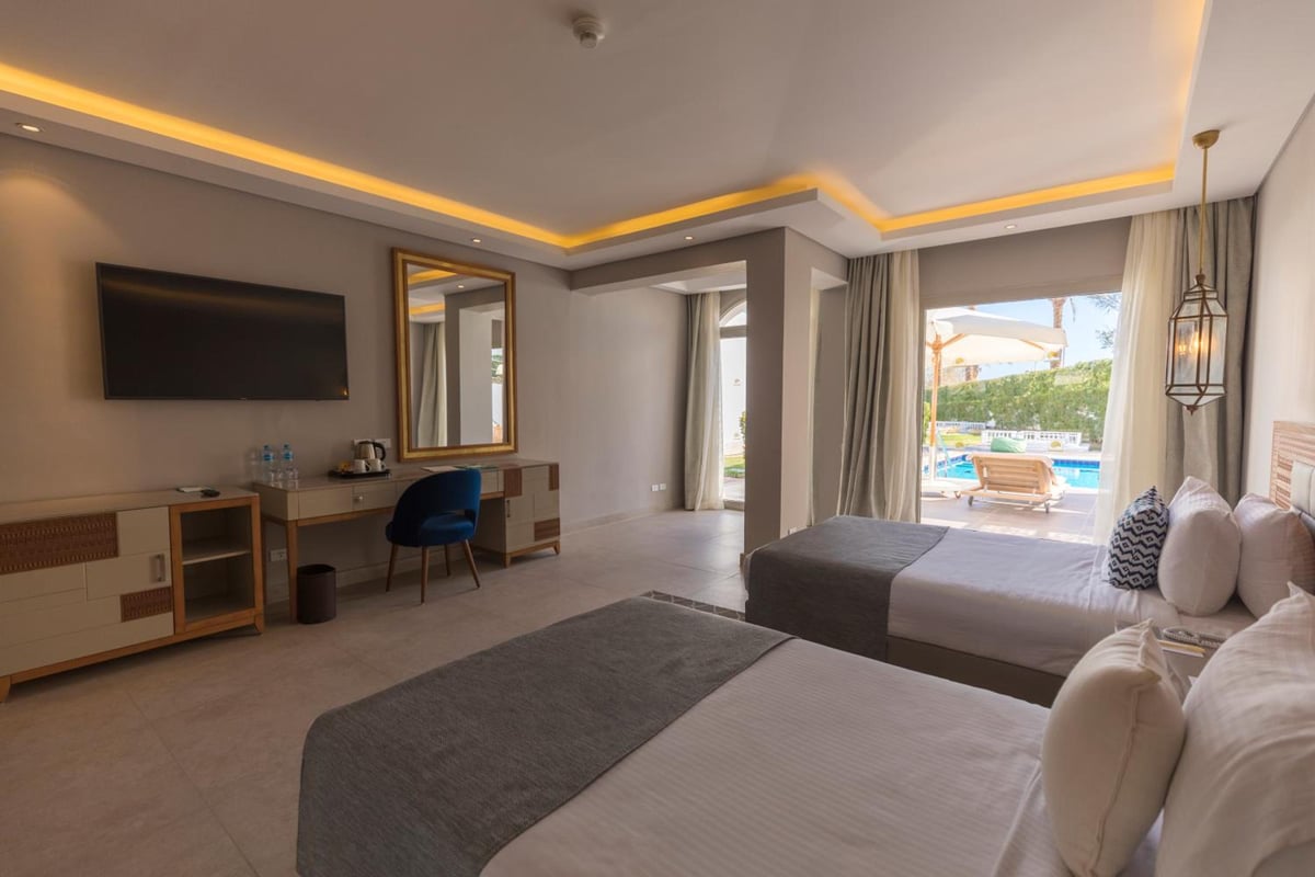 Sunrise Diamond Beach Resort Grand Select guest room with twin beds and a balcony overlooking a pool.