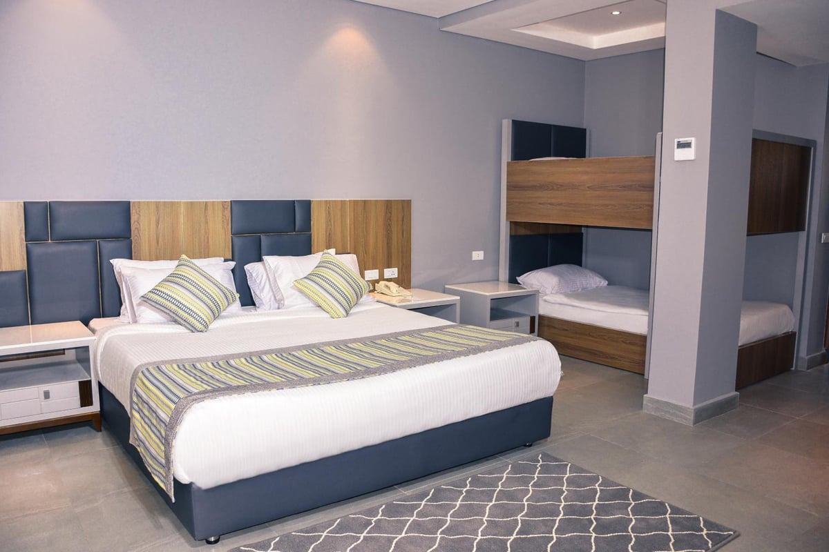 Sunrise Diamond Beach Resort Grand Select guest room with a double bed and bunk beds.