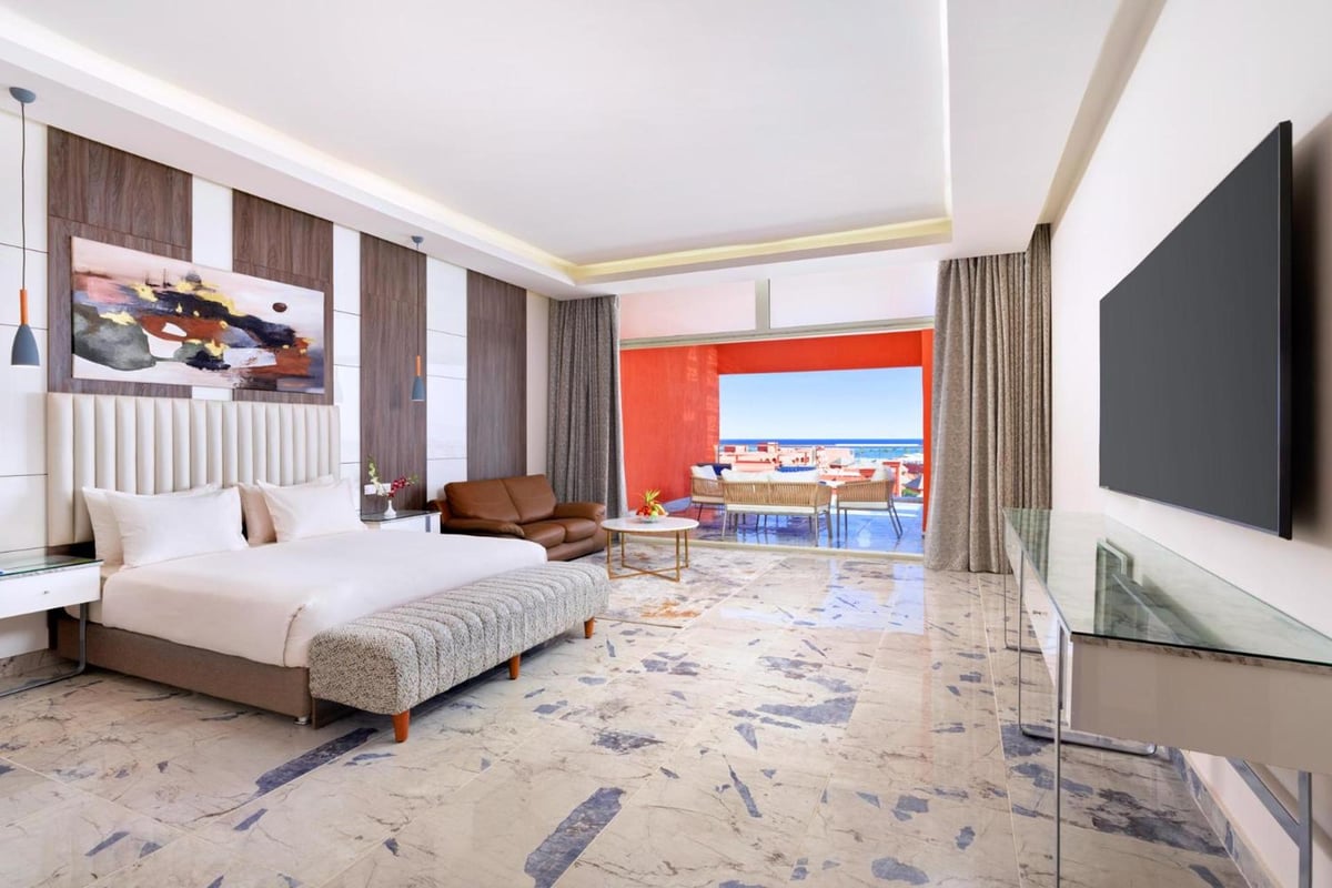 Pickalbatros Laguna Vista Aqua Park guest room with a bed and sitting area.