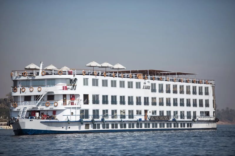 A Sarah Nile Cruise – Deluxe 5-star Nile river cruise ship