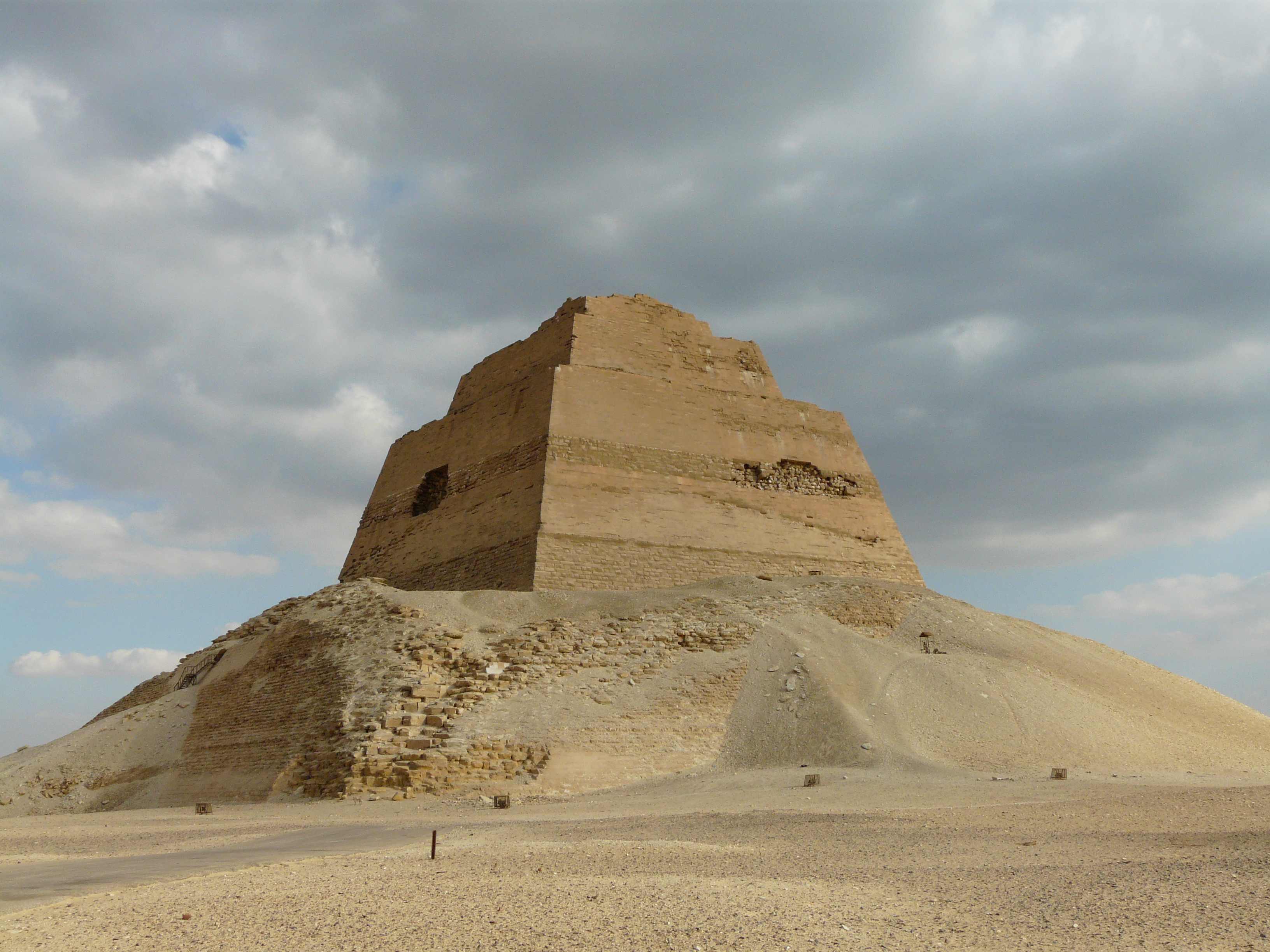 Meidum Pyramid, Meidum (Cairo)